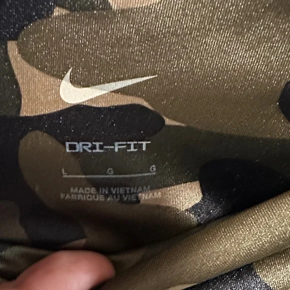 Nike Camo Leggings - Green and Black - Picture 4 of 10